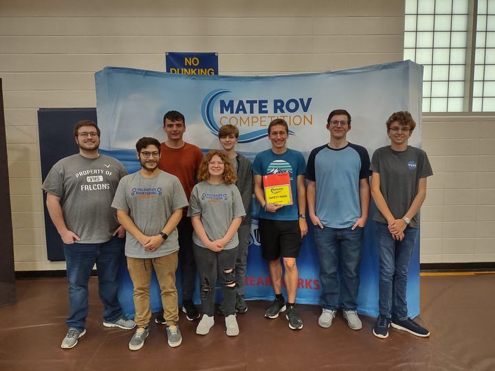 Volulnteer High School underwater robotics team 2022
